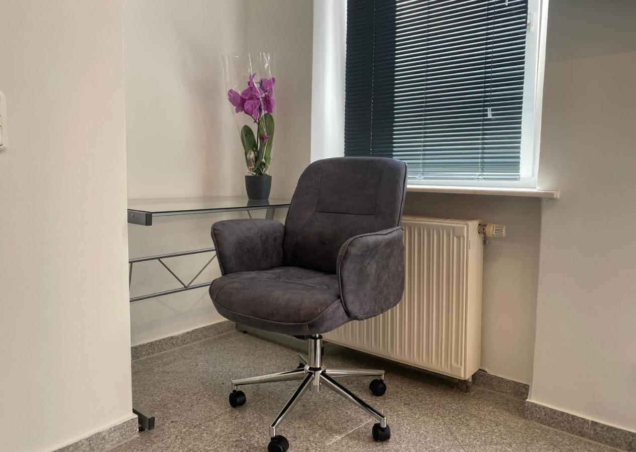 Apartment Stilvolles, Neues Mit Balkon In