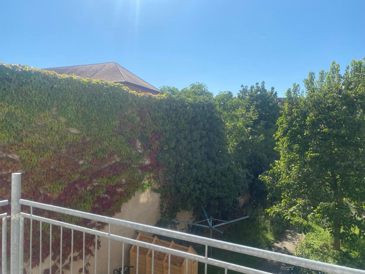 Stilvolles, Neues Mit Balkon In *